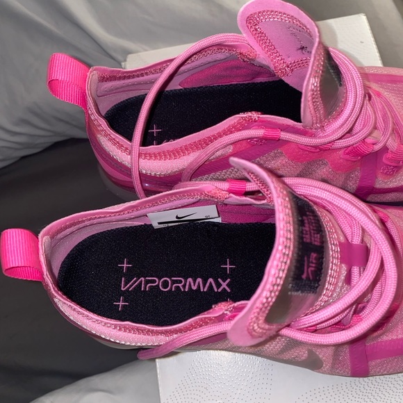 Women’s Nike vapormaxes - Picture 4 of 5